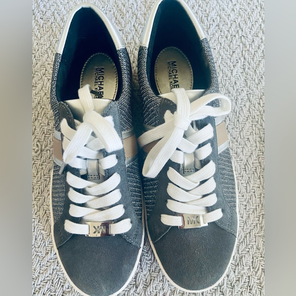 NWOT Women’s Medium Kors shoes.
